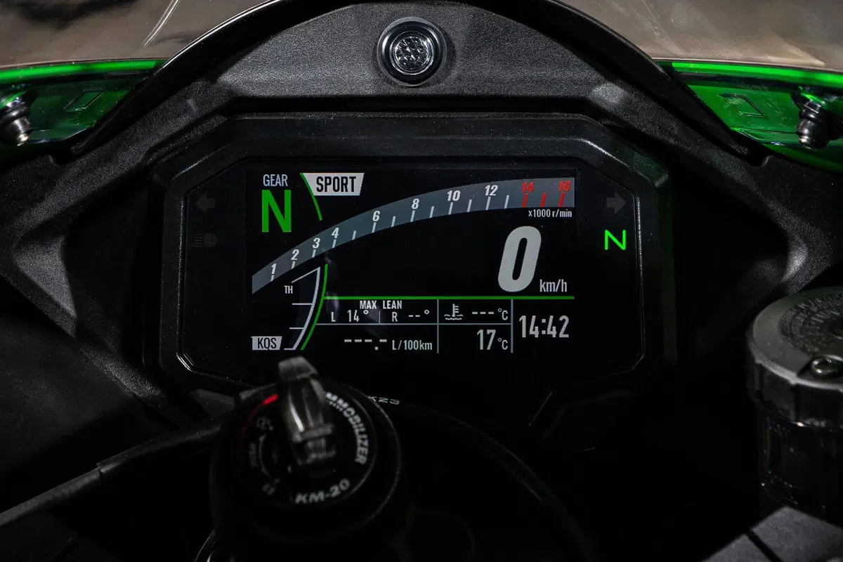 Kawasaki Ninja ZX-10R 2021: l'immortale (12)