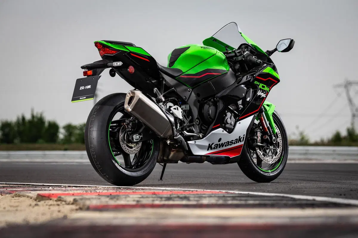 Kawasaki Ninja ZX-10R 2021: l'immortale (2)