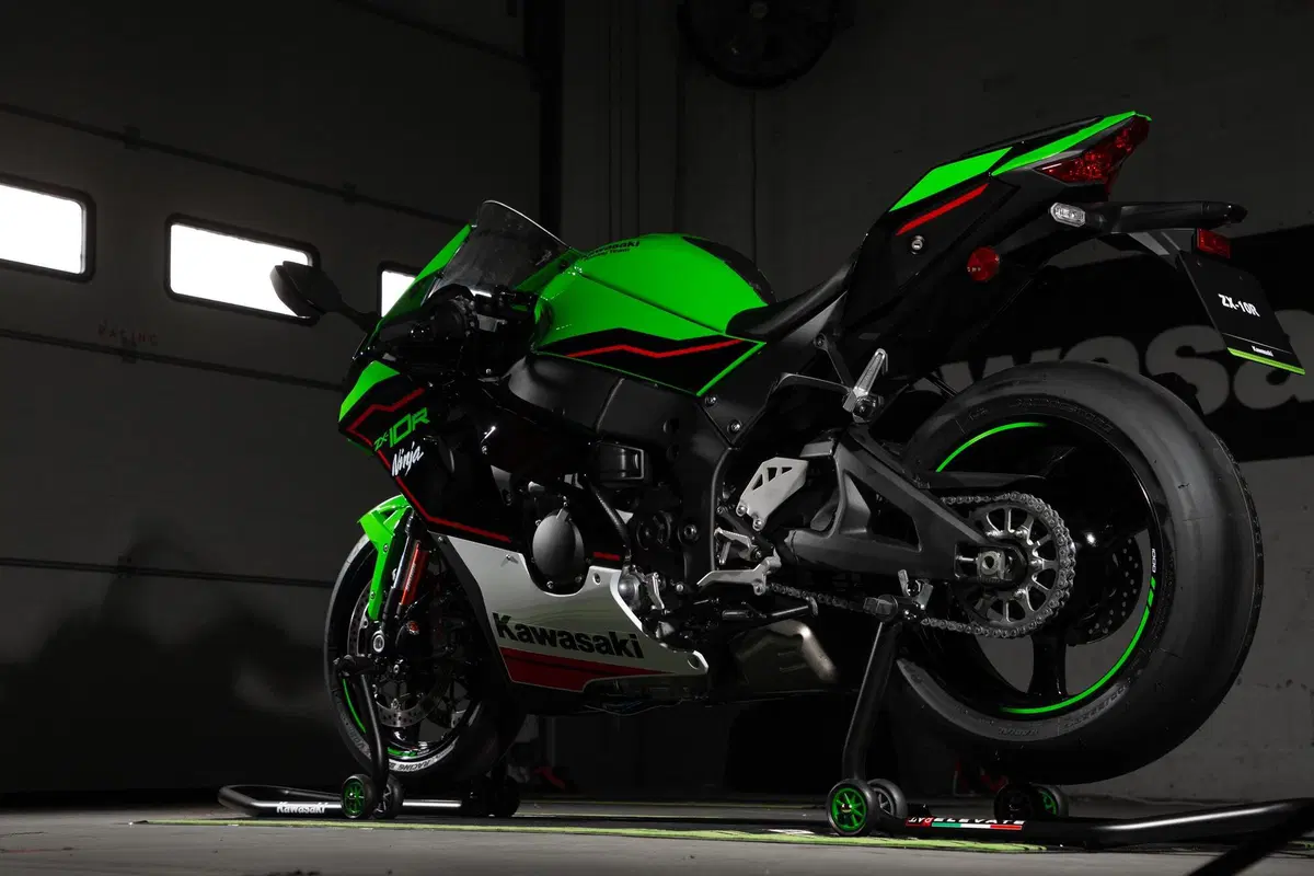 Kawasaki Ninja ZX-10R 2021: l'immortale (17)