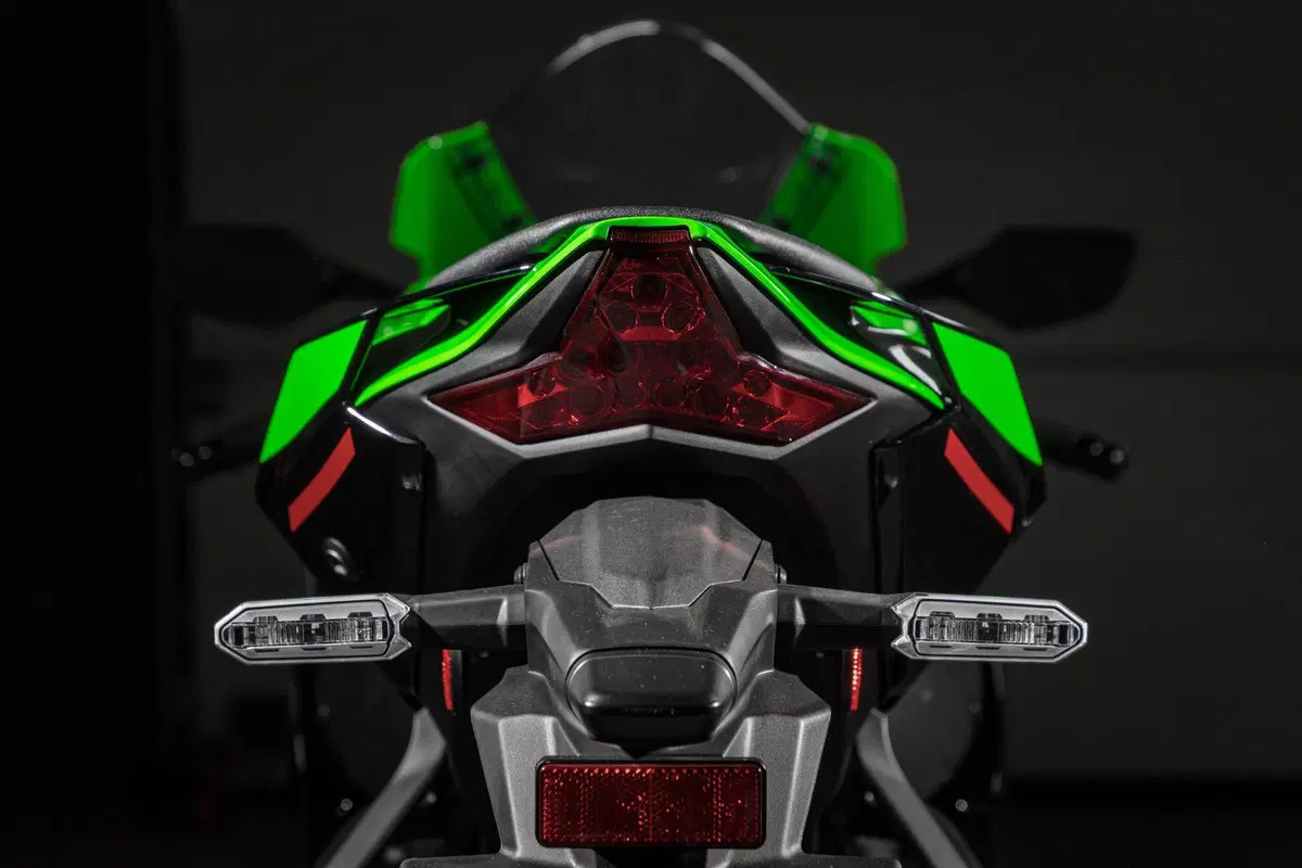 Kawasaki Ninja ZX-10R 2021: l'immortale (23)