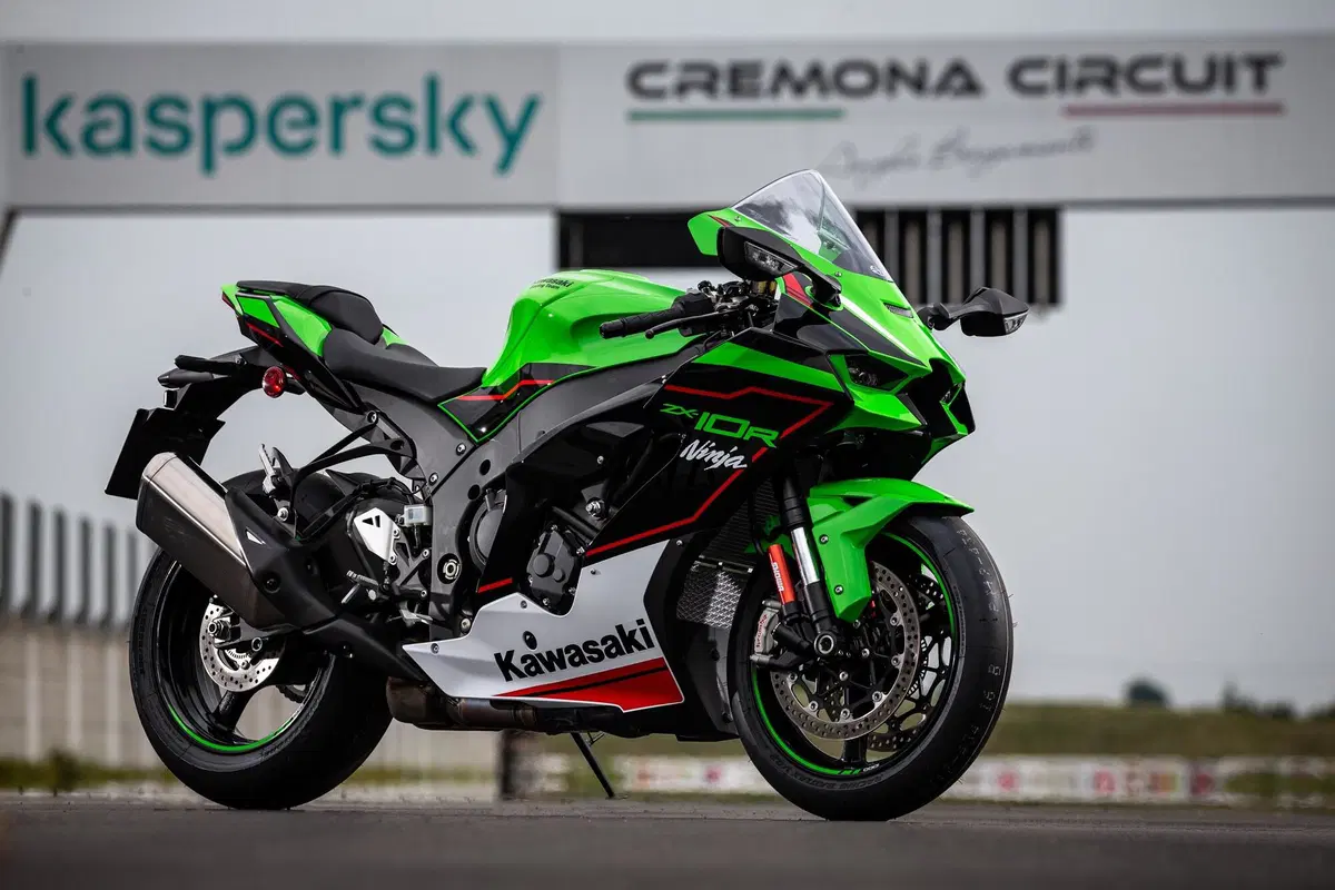 Kawasaki Ninja ZX-10R 2021: l'immortale (9)