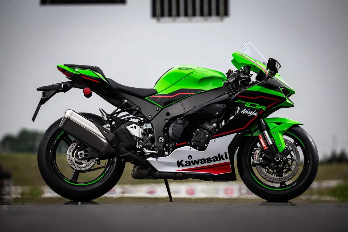 Kawasaki Ninja ZX-10R 2021: l'immortale (7)