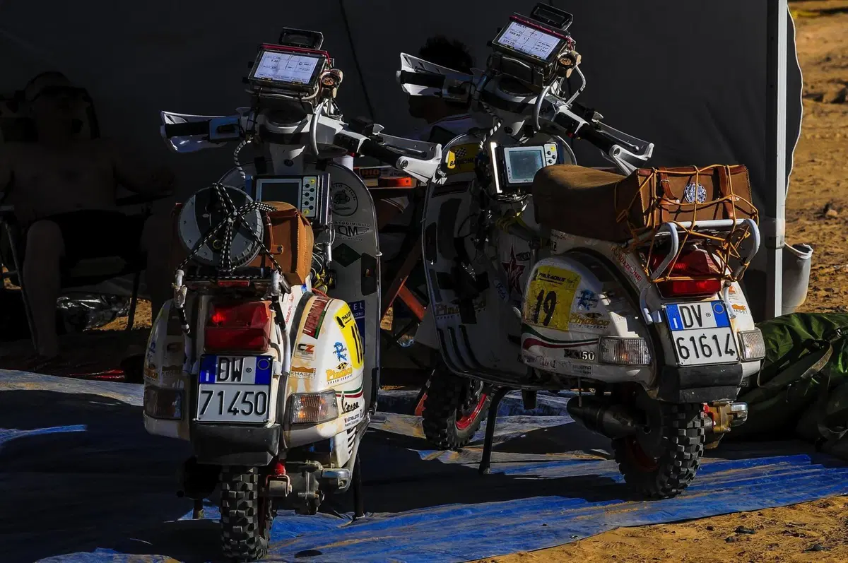 Vespa 75th. Dakar. E quelle Vespa che sfidarono il Rally dei Faraoni, allora? (3)
