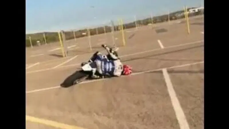 Come Franco Morbidelli a Jerez, ma con una Husquarna [VIDEO VIRALE]