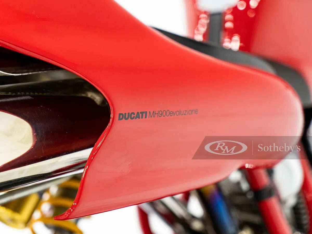 Ducati MH900e: aggiudicata per 20.000 dollari all'asta di Sothebys (15)