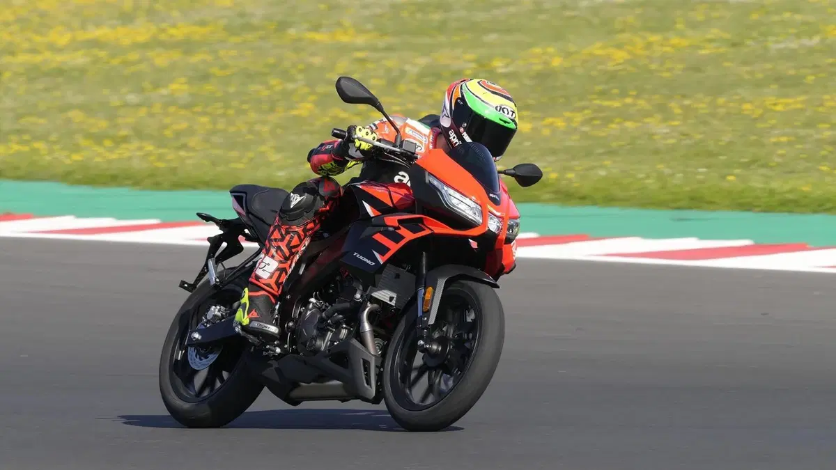 Aprilia RS 125 e Tuono 125: ispirate alla serie 660. Novità e prezzi (8)