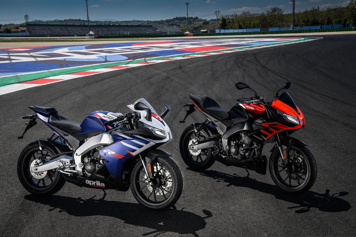 Aprilia RS 125 e Tuono 125: ispirate alla serie 660. Novità e prezzi