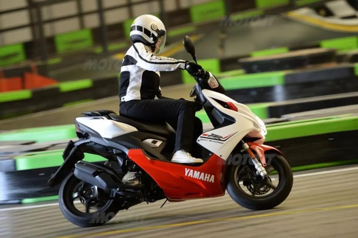 Yamaha Aerox R 50 (4)