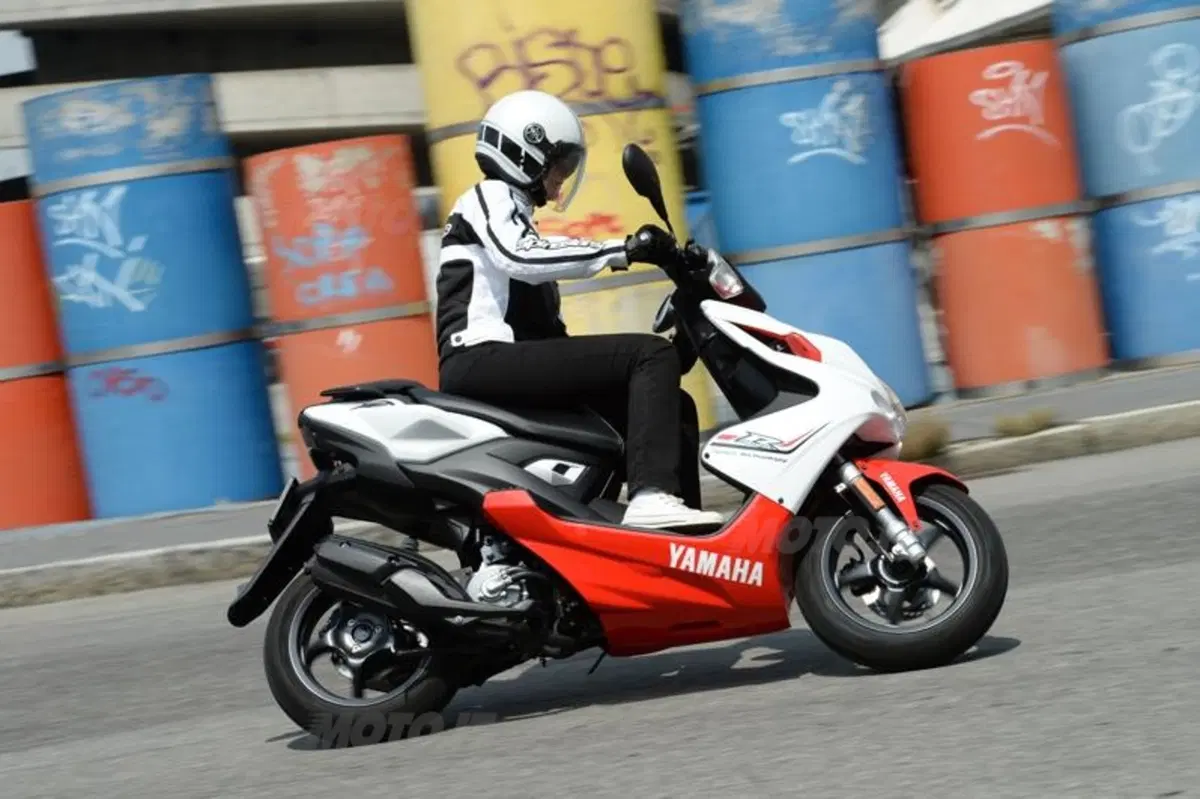 Yamaha Aerox R 50 (5)