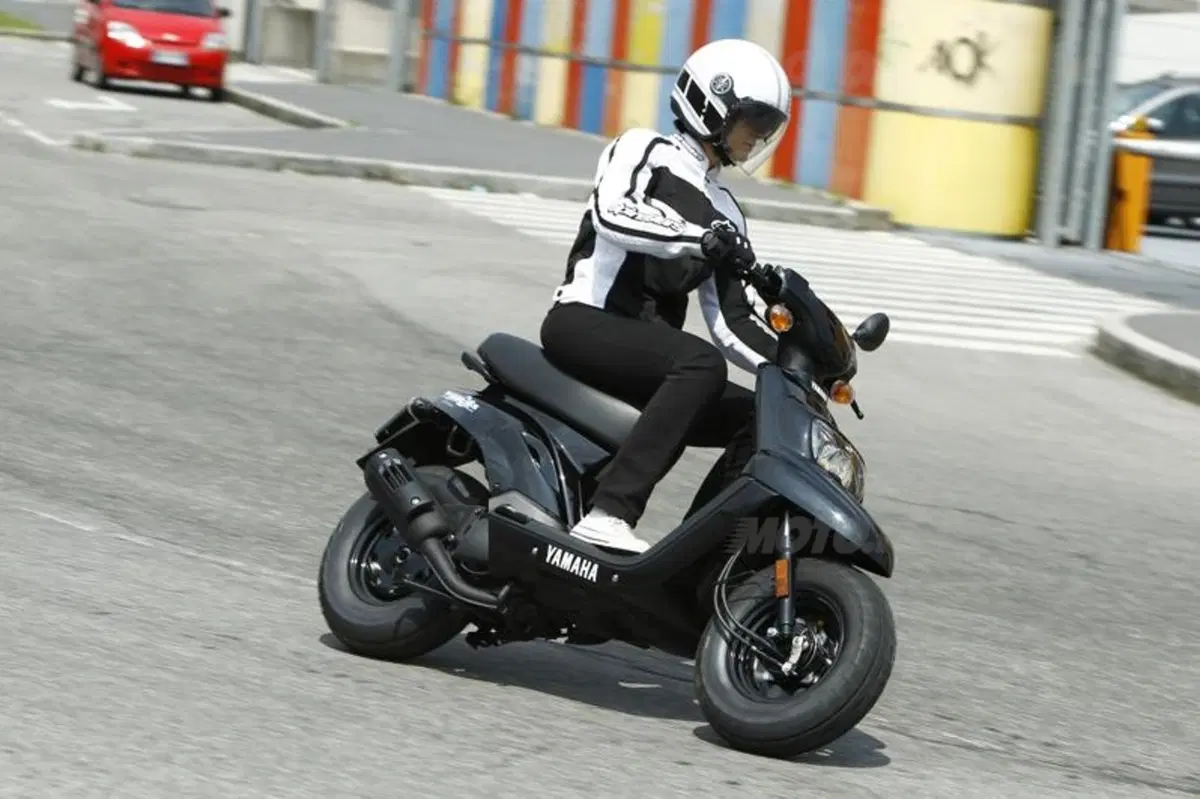 Yamaha Aerox R 50 (8)
