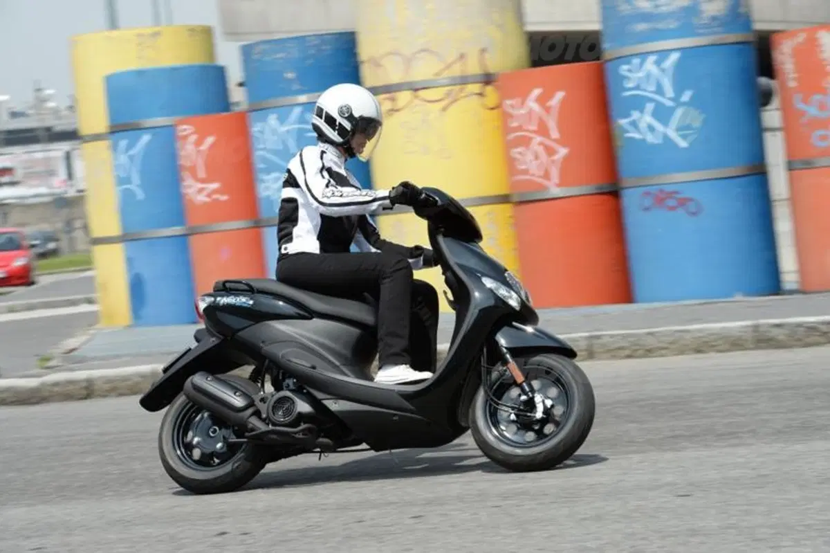 Yamaha Aerox R 50 (9)