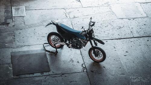 Husqvarna, tre serie speciali “701” con Replay (5)