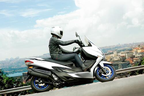 Suzuki Burgman 400: prenotazioni aperte e poi 99 euro al mese (4)