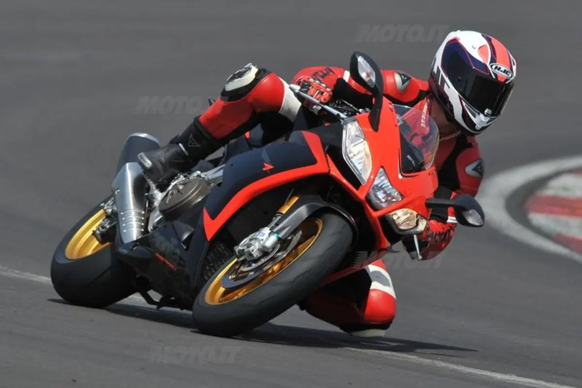 Dunlop Sportmax D212 GP Pro, agilità e grip (2)