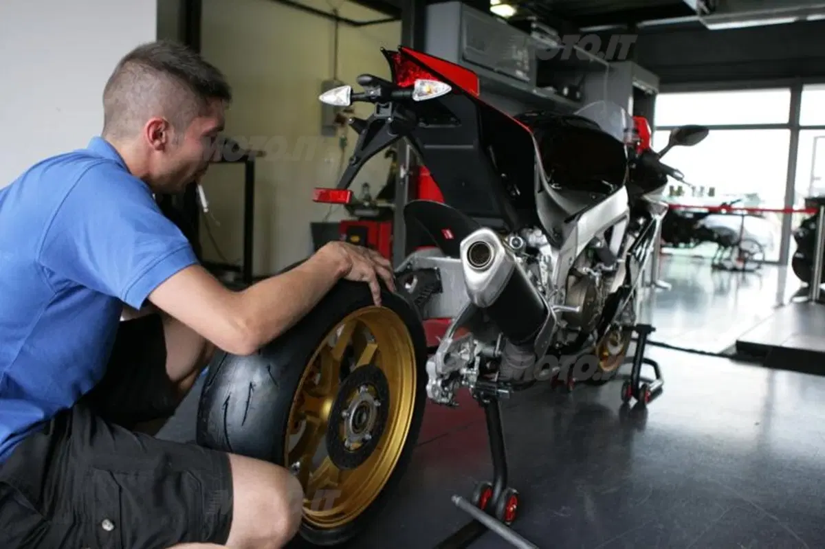 Dunlop Sportmax D212 GP Pro, agilità e grip (5)