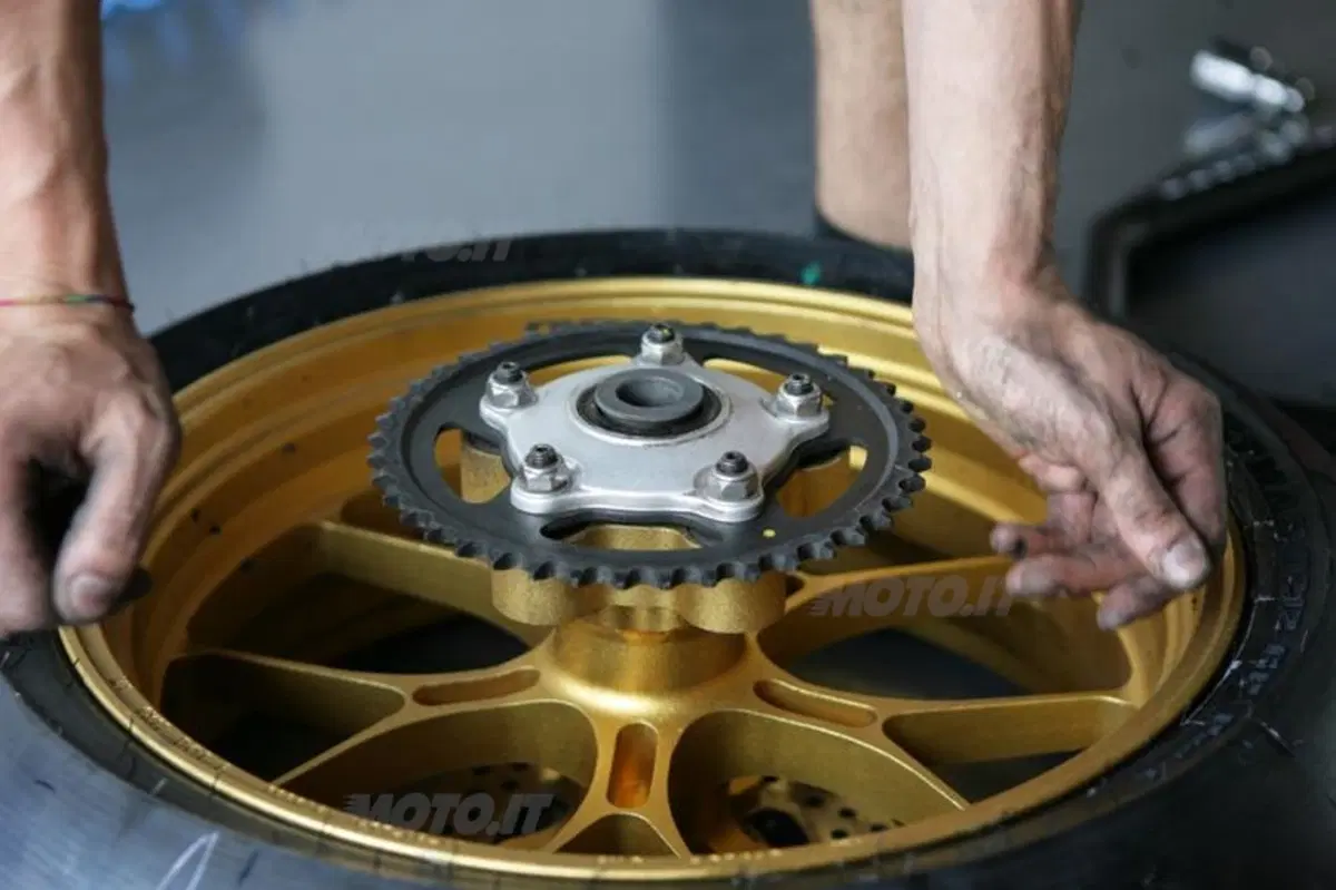 Dunlop Sportmax D212 GP Pro, agilità e grip (6)