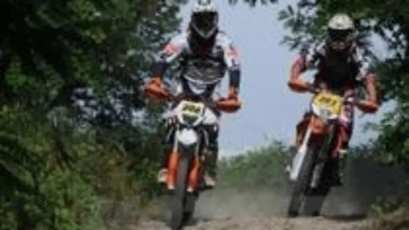 L'enduro per salvare i sentieri delle Cinque Terre