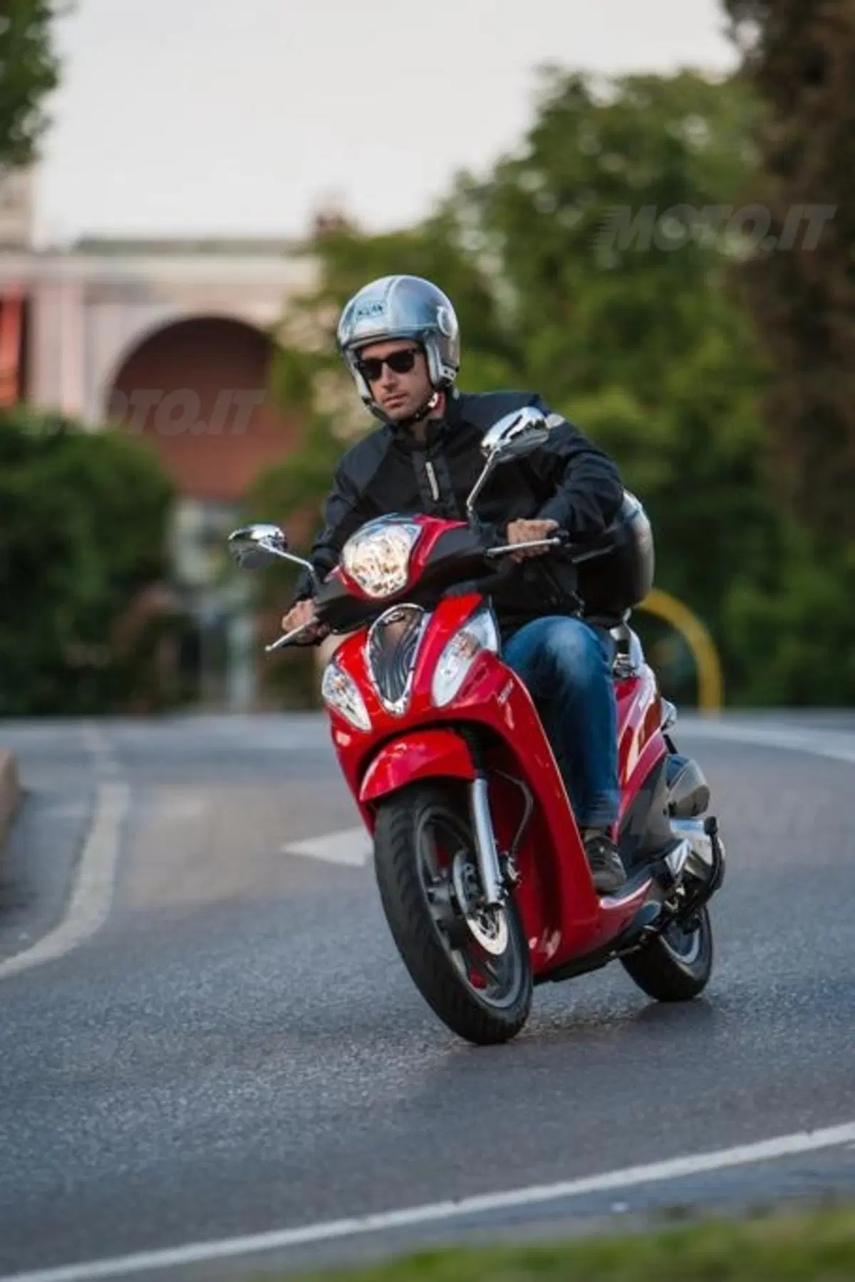 Kymco People One 125i a 2.100 euro con parabrezza e bauletto (4)