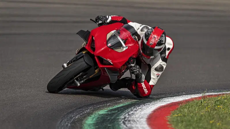 Ducati Panigale V4S 2021: una serie di video per illustrarne le migliorie