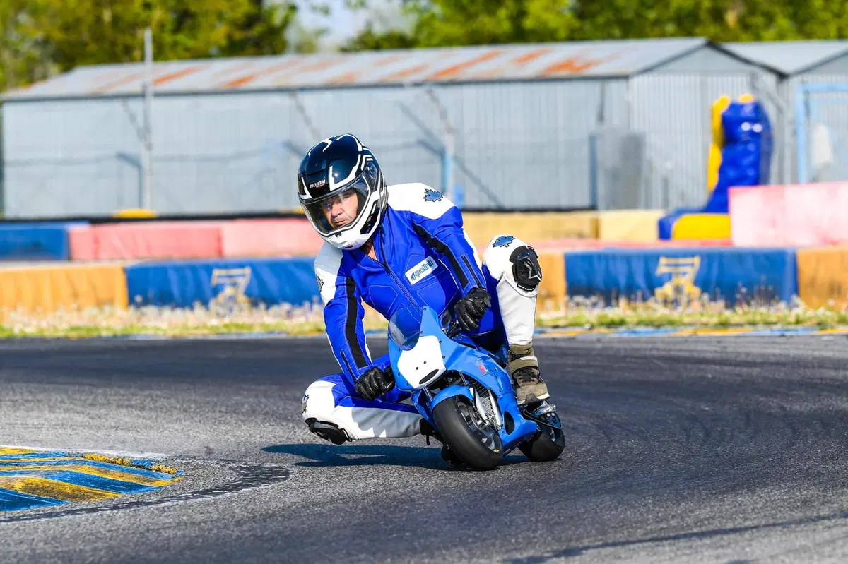 24 ore da solo, su una minimoto, alla caccia del record (5)