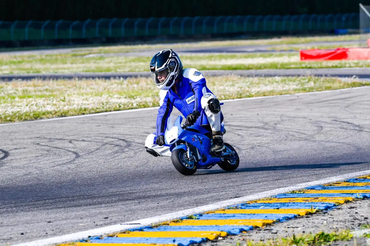 24 ore da solo, su una minimoto, alla caccia del record (6)