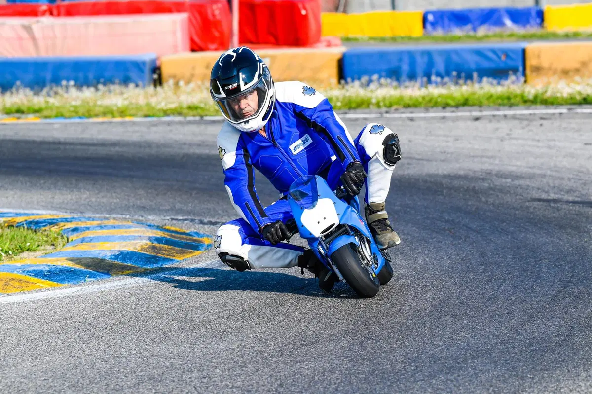 24 ore da solo, su una minimoto, alla caccia del record (10)