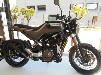 Husqvarna Svartpilen 125 (2021 - 23) nuova