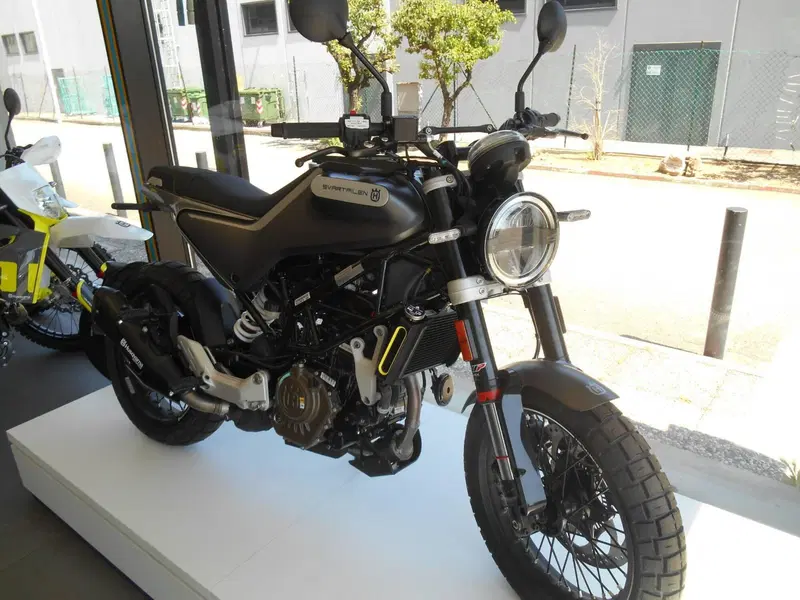 Husqvarna Svartpilen 125 (2021 - 23) (2)