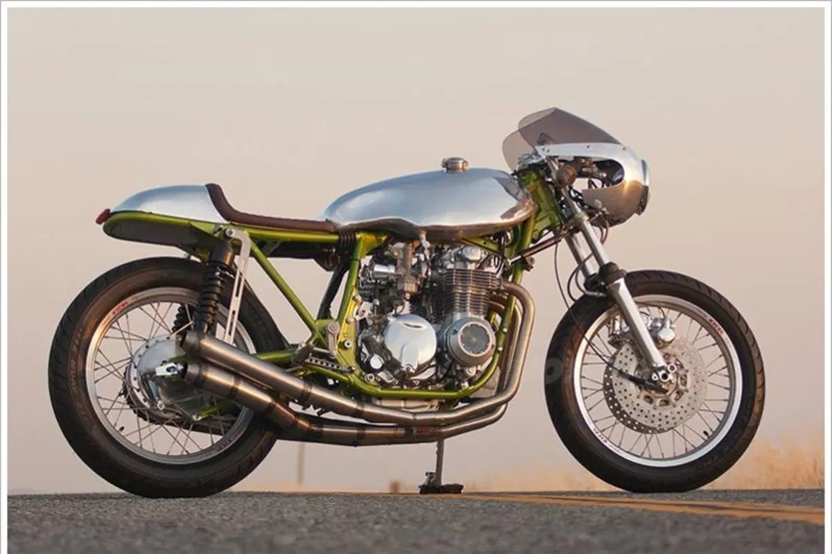 Flying J Customs e la Honda CB550 Café Racer