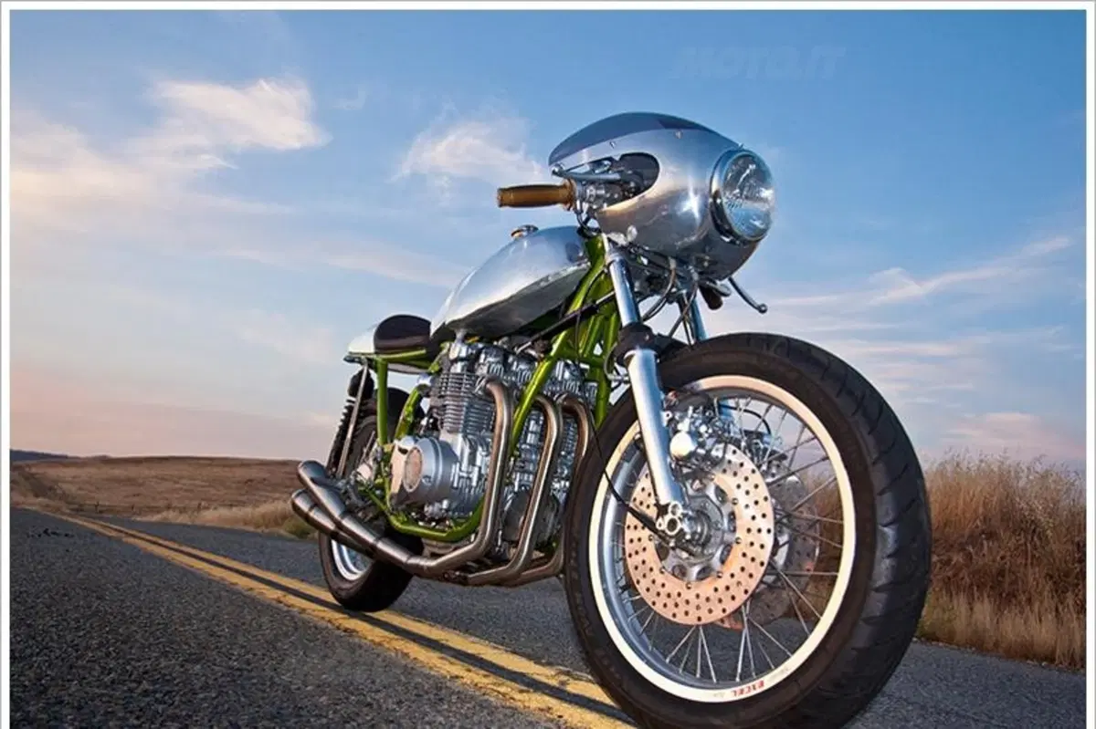 Flying J Customs e la Honda CB550 Café Racer (3)