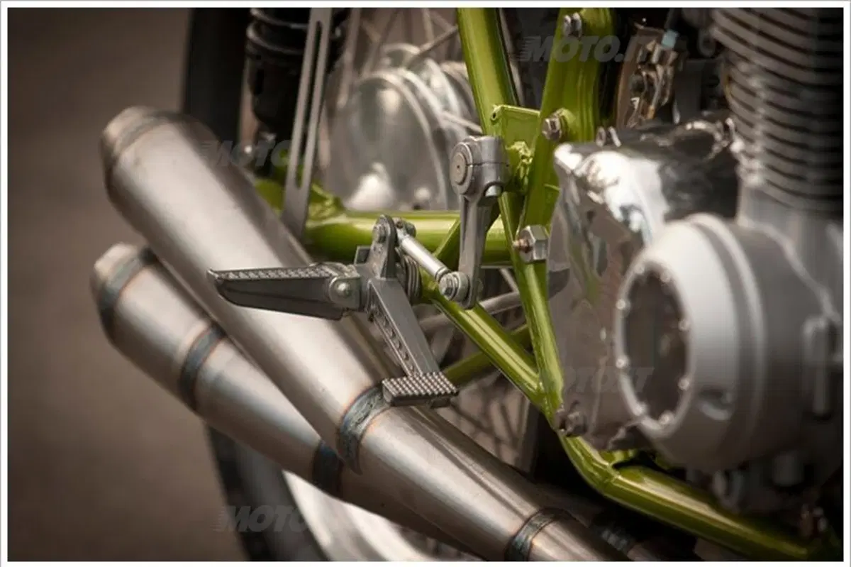 Flying J Customs e la Honda CB550 Café Racer (4)