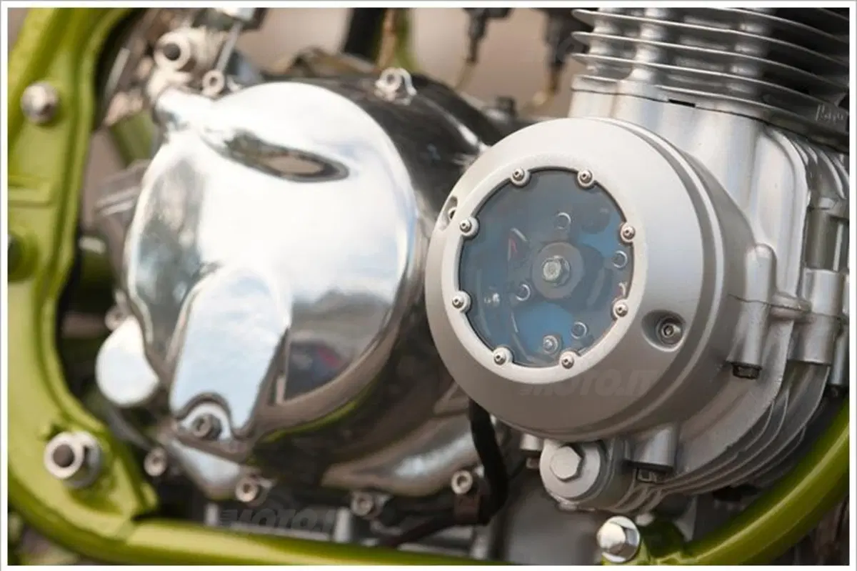 Flying J Customs e la Honda CB550 Café Racer (6)