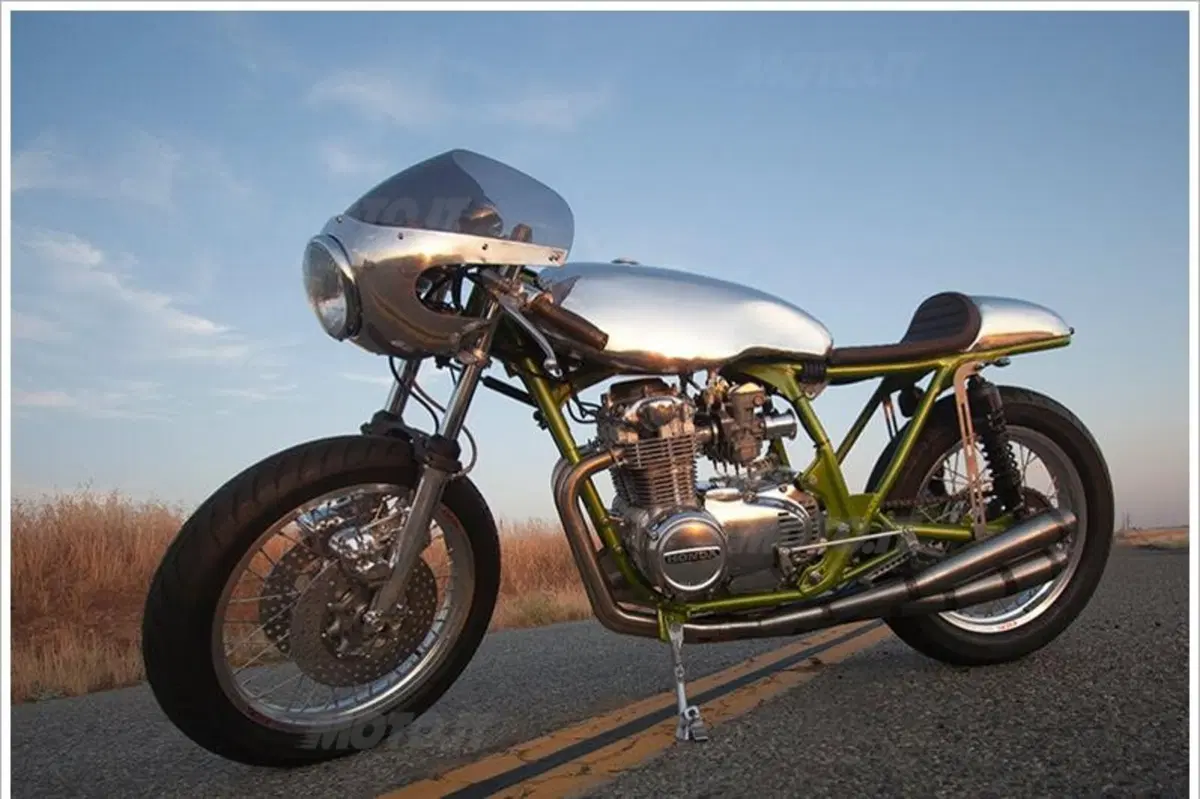 Flying J Customs e la Honda CB550 Café Racer (7)