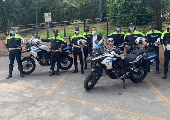 Falconara, dopo vent'anni tornano gli agenti in moto. Sulle TRK 502