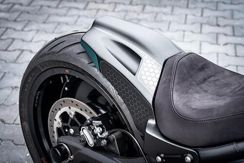 Harley-Davidson FXDR “Jester”. Omaggio alla Yamaha M1 Petronas (9)