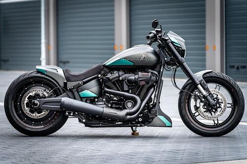 Harley-Davidson FXDR “Jester”. Omaggio alla Yamaha M1 Petronas