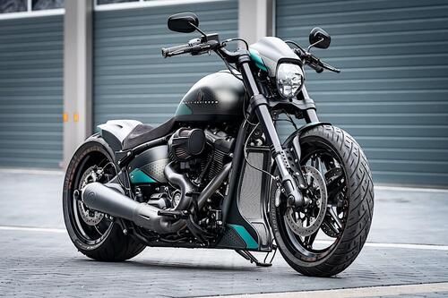 Harley-Davidson FXDR “Jester”. Omaggio alla Yamaha M1 Petronas (2)