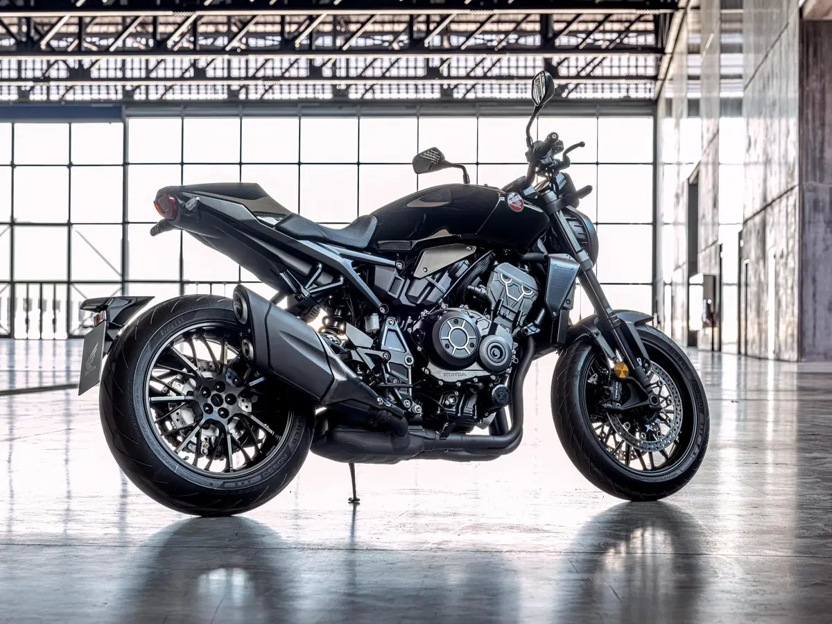 Honda CB1000R Black Edition: cafè nero  (5)
