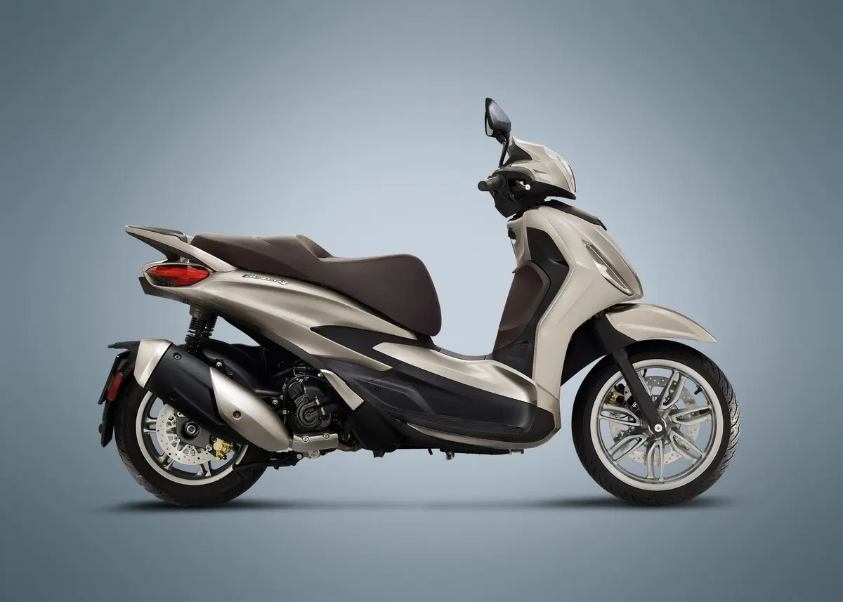Il nuovo Piaggio Beverly in anteprima mondiale: da scooter a crossover
