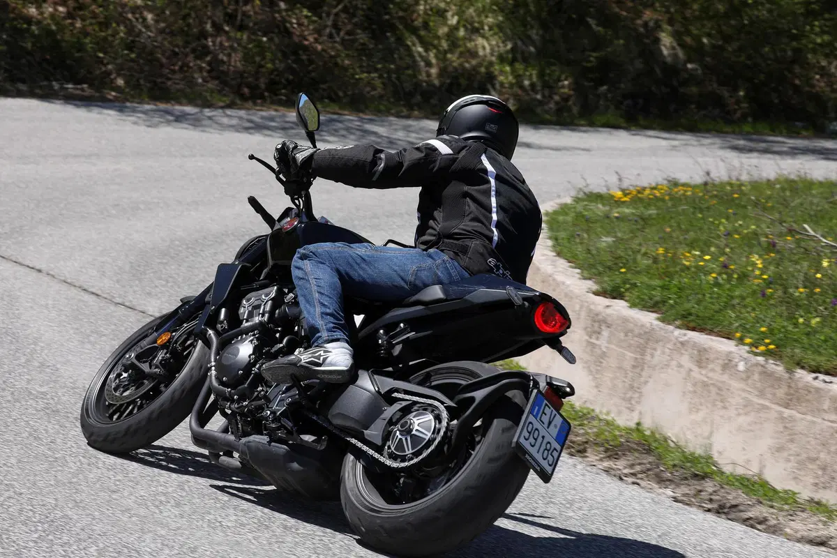 Honda CB1000R Black Edition: cafè nero  (10)