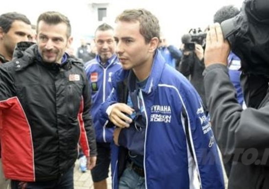 Lorenzo ci prova, ok dei medici per il warm up