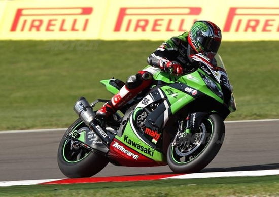 Sykes vince Gara 1 a Imola