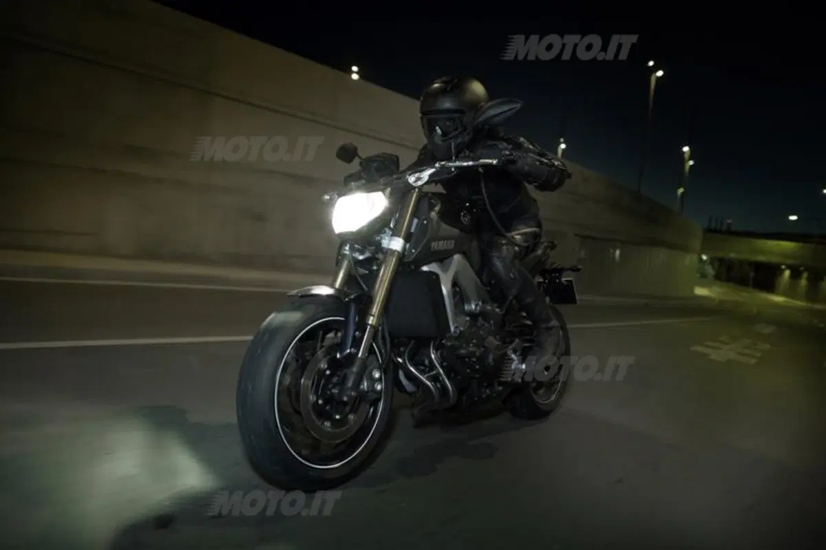 Yamaha MT-09: svelato il prezzo, in Italia a settembre (6)