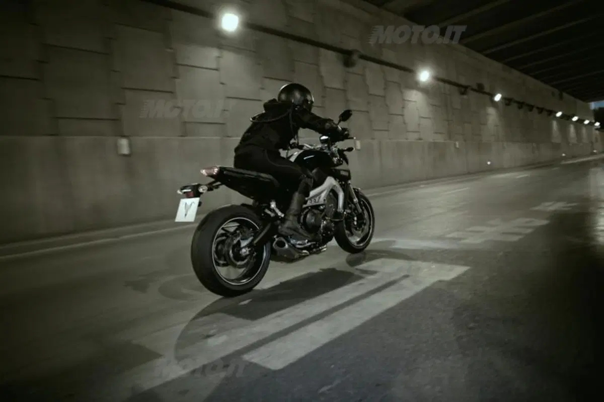 Yamaha MT-09: svelato il prezzo, in Italia a settembre (7)