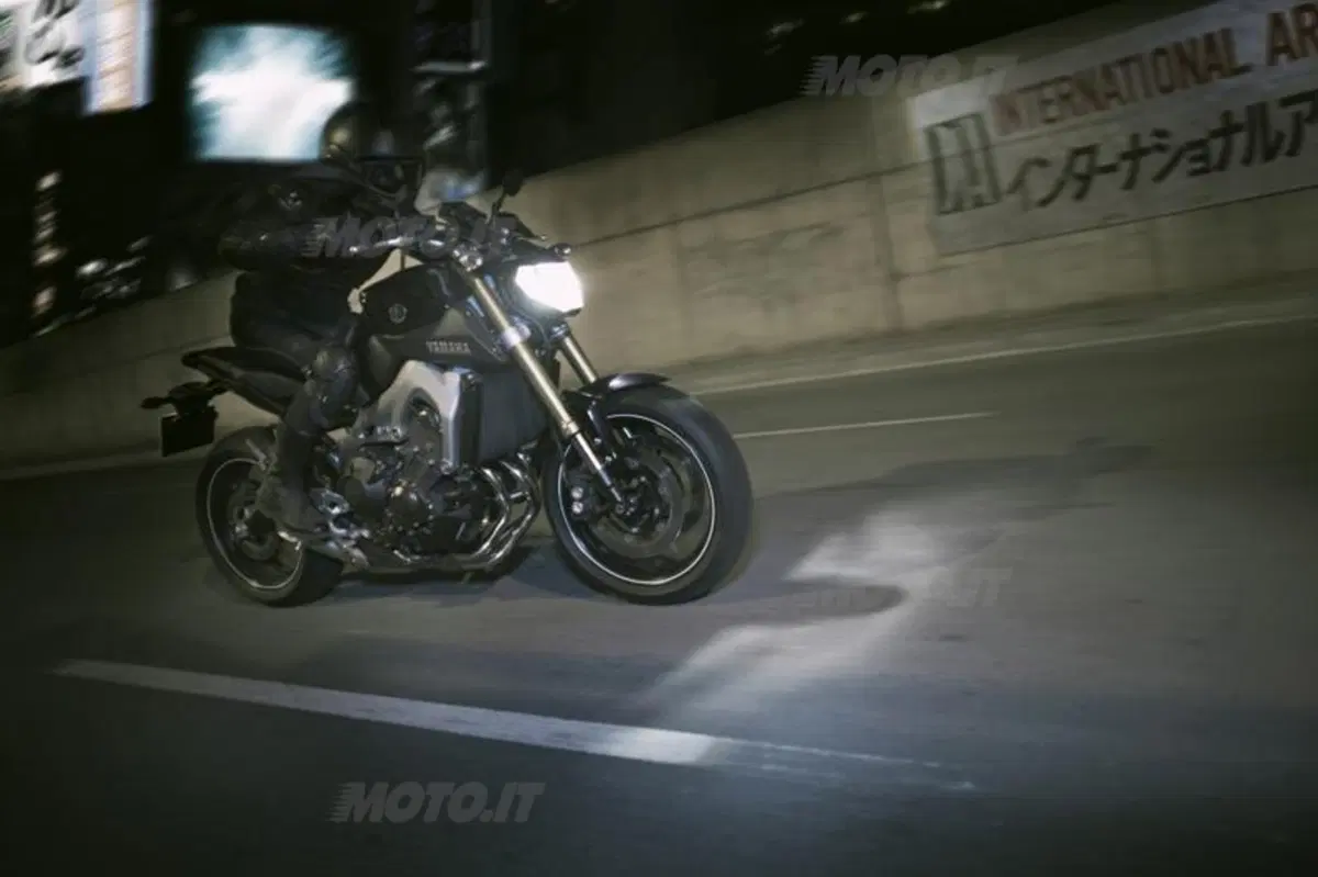 Yamaha MT-09: svelato il prezzo, in Italia a settembre (8)