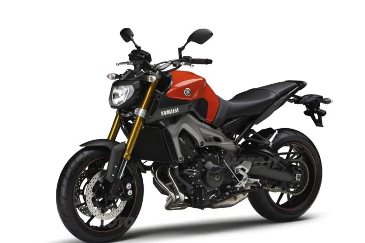 Yamaha MT-09: svelato il prezzo, in Italia a settembre (12)