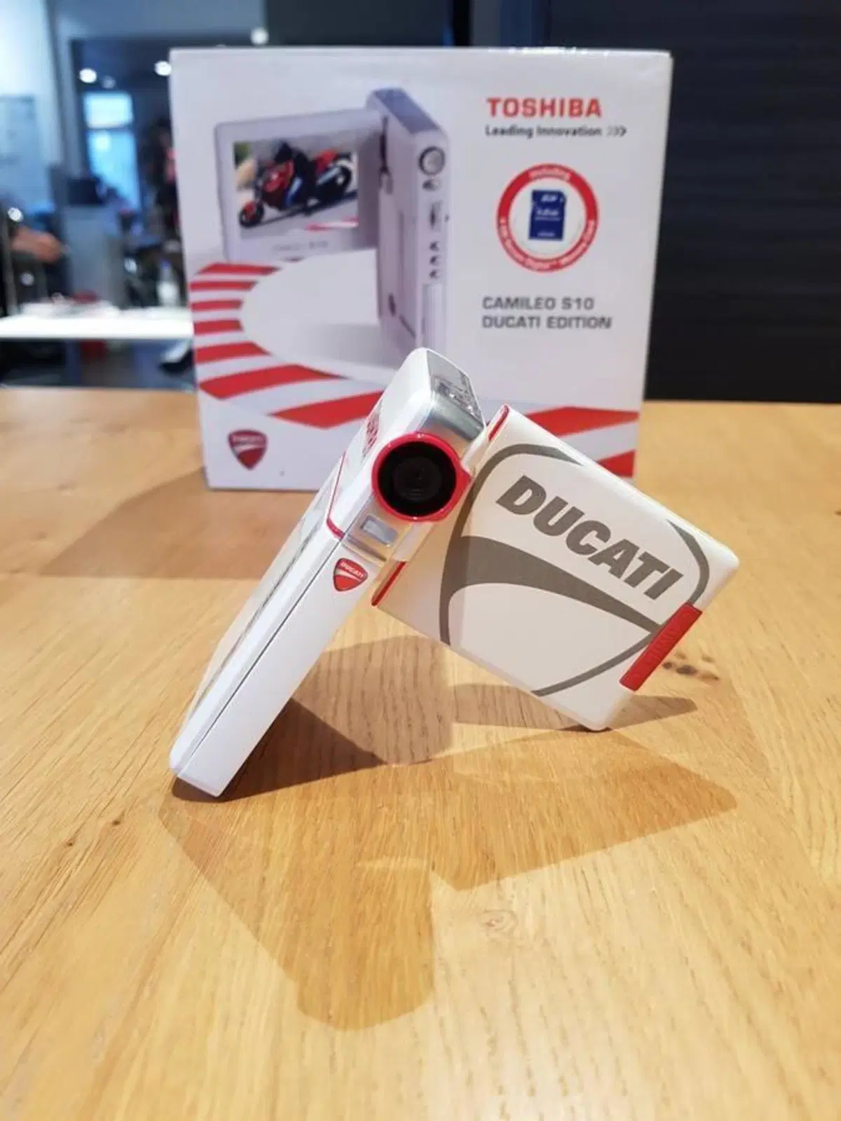 Telecamera TOSHIBA CAMILEO S10 Ducati Edition (5)