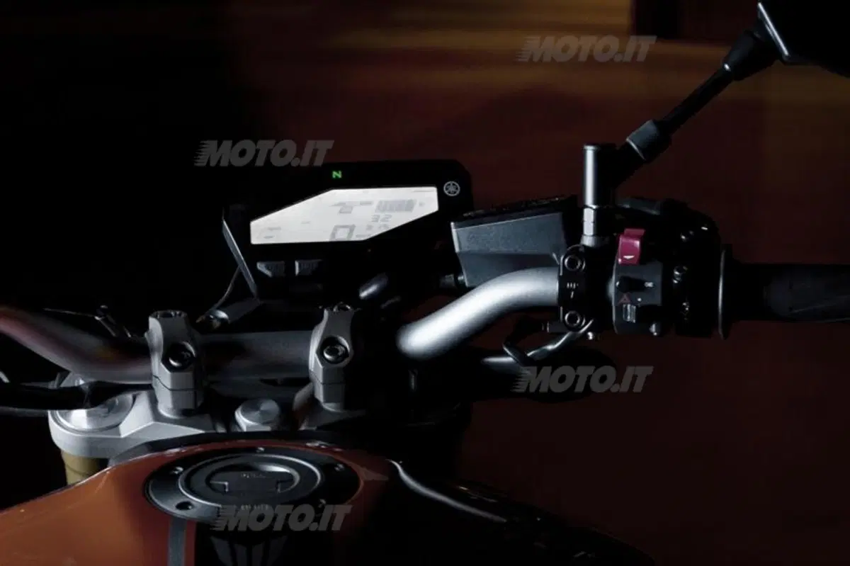 Yamaha MT-09: svelato il prezzo, in Italia a settembre (41)