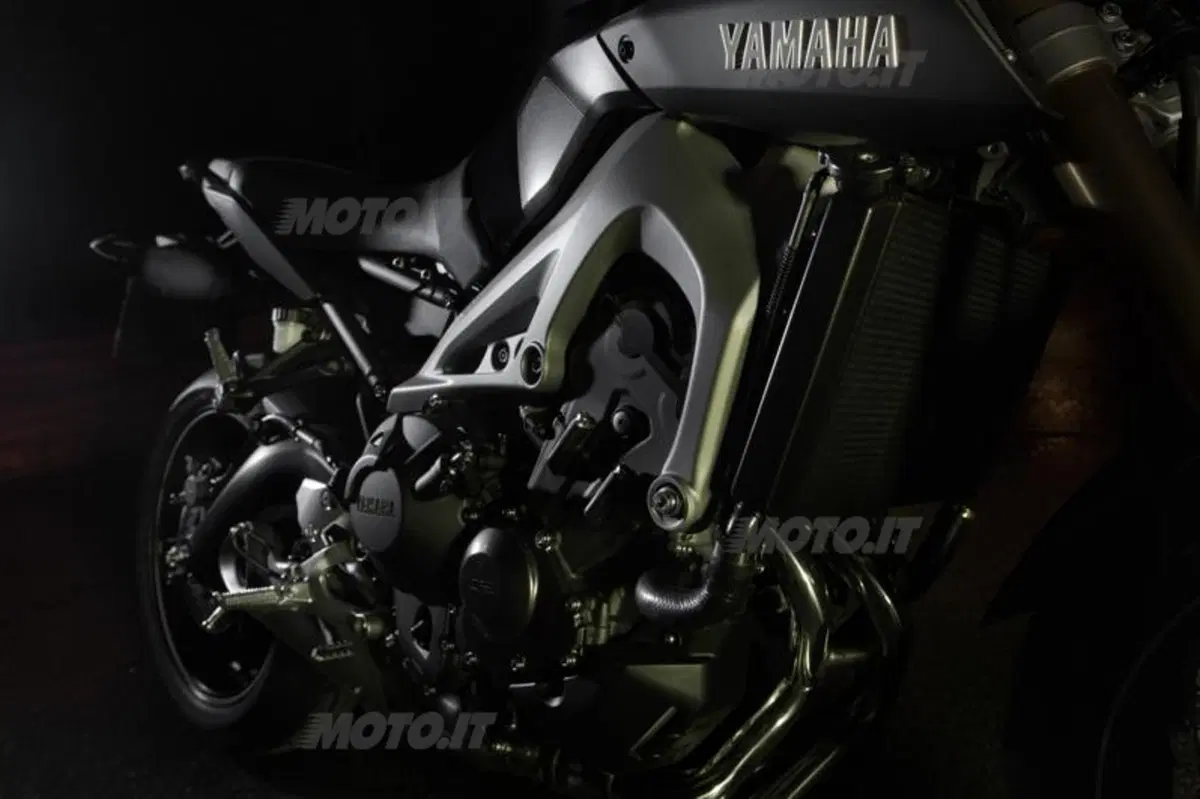Yamaha MT-09: svelato il prezzo, in Italia a settembre (43)
