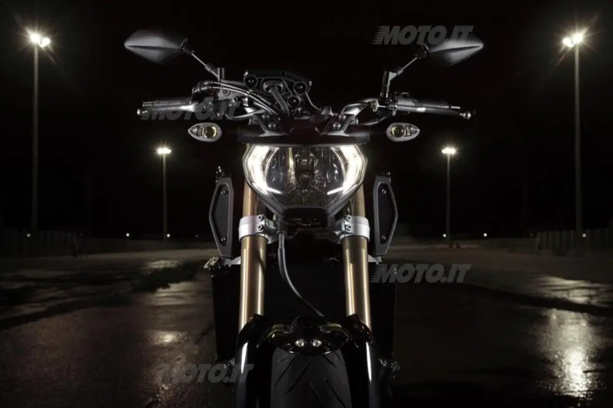 Yamaha MT-09: svelato il prezzo, in Italia a settembre (44)